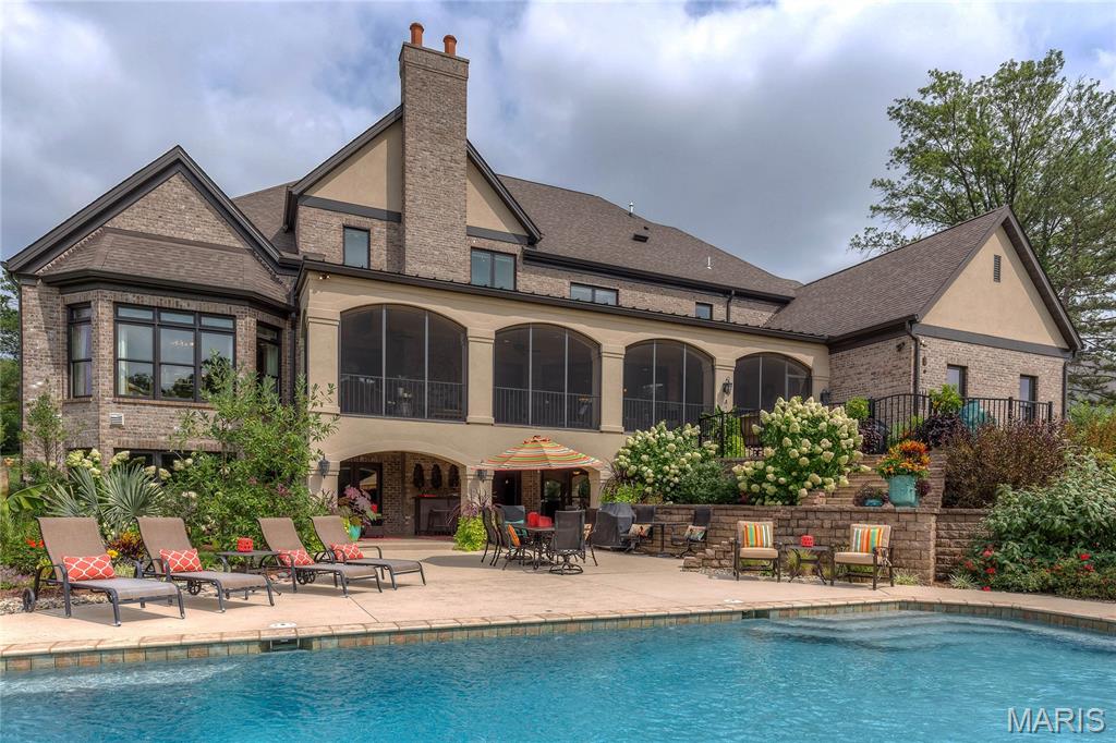 Town & Country Manor - Residential