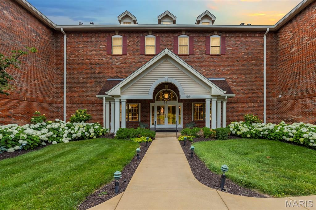 Spectacular top-floor penthouse-style condo in Creve Coeur! This condo offers over 2,300 sqare feet of single-level living with 3 bedrooms, 2.5 bathrooms. This end-unit residence has been fully renovated, featuring hardwood floors through the foyer, dining room, kitchen, and primary suite, along with updated lighting throughout. The kitchen showcases stainless steel appliances, custom cabinetry, and granite countertops. The primary bath is a true retreat with a soaking tub, granite vanity, heated floors, and a new shower. Vaulted/coffered ceilings elevate the living room, dining room, and primary bedroom, while sliding Japanese screens add a unique architectural touch to this light-filled home. Additional highlights include crown and chair-rail moldings, a spacious entry foyer, gas-log fireplace, in-unit laundry, and central vac. One HVAC system was replaced in 2018. This elevator building includes two assigned garage parking spaces plus a private storage unit on the same floor. Residents enjoy access to a community pool, with HOA covering insurance, water, sewer, trash, and snow removal. Ideally located near major hospitals, highways, shopping, and dining, in the desirable Parkway North School District!