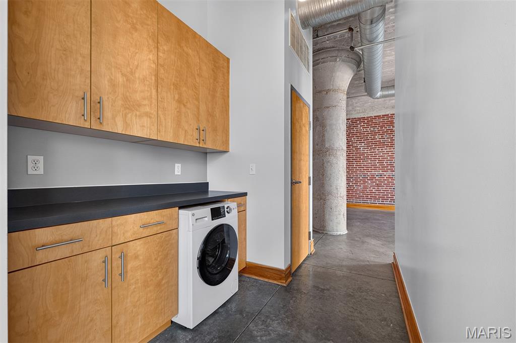 Windows Lofts - Residential Lease