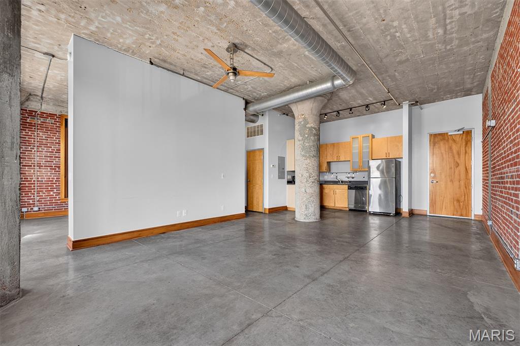 Windows Lofts - Residential Lease