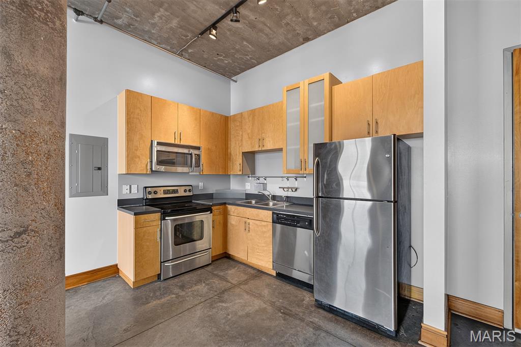 Windows Lofts - Residential Lease