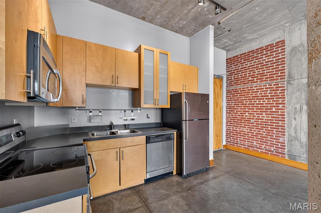 Windows Lofts - Residential Lease