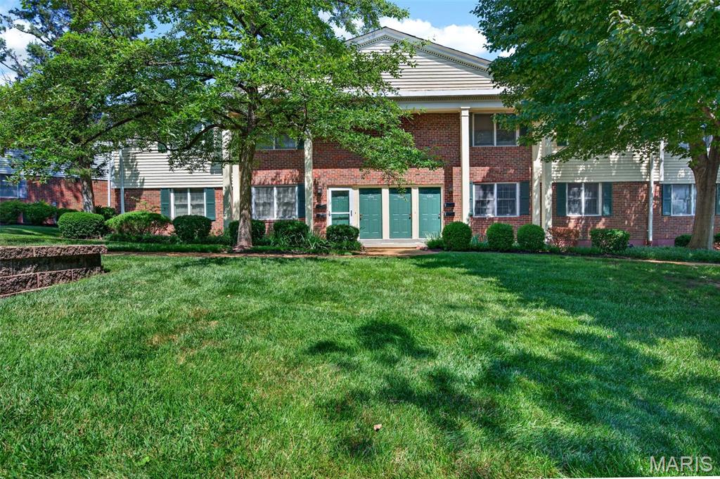 The fresh paint, new carpeting and new luxury vinyl floors make this condo move-in ready! Perfectly situated across from the Tennis courts and up the street from the pool gives you quick access to the Brentwood Forest amenities. The rear patio is private and surrounded by nature. Brentwood Forest is centrally located, easy highway access, walk to restaurants, shopping, parks and so much more.