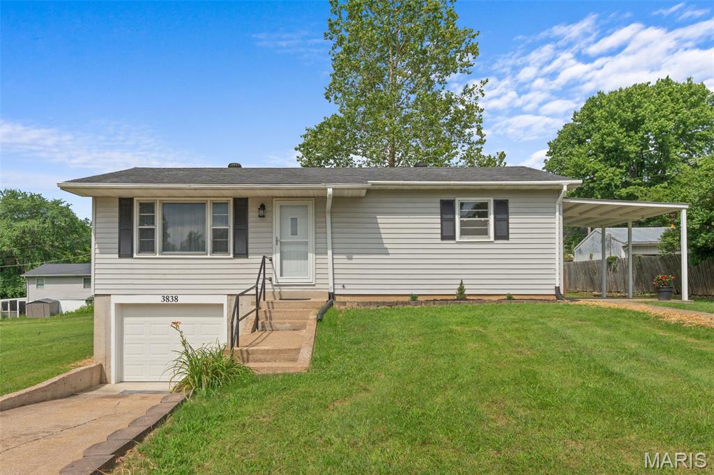 PRICE REDUCED!!!!  Updated three bedroom ranch, move in ready, hardwood floors, full basement ,covered patio. Plenty of room for out building or additional parking. New kitchen, new bathroom, freshly painted, all new appliances. New HVAC.
Finance FHA, USDA, VA, Conventional.