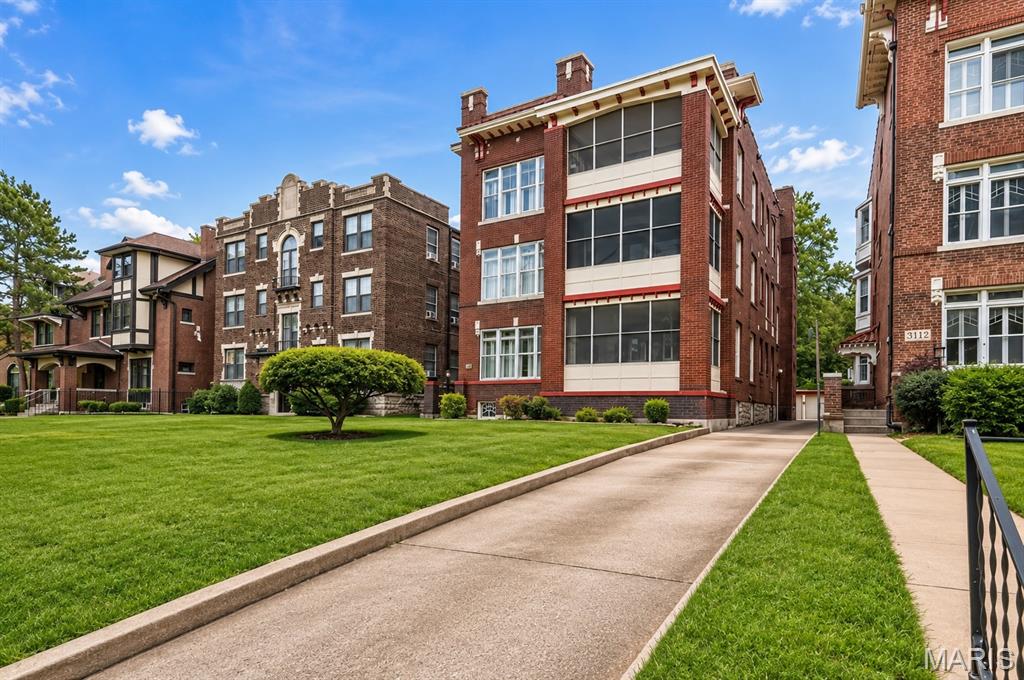 This beautifully updated 7-unit multifamily building offers an ideal unit mix with three 3-bedroom/2-bath units, three 1-bedroom/1-bath units, and a newly finished 1-bedroom/1-bath lower-level unit. Every unit features updated bathrooms, modern kitchens with stainless steel appliances, dishwashers, and in-unit washers and dryers, along with beautiful hardwood flooring throughout. A private driveway leads to a detached 3-car garage plus four additional off-street parking spaces. A great opportunity located in the highly sought-after Central West End.