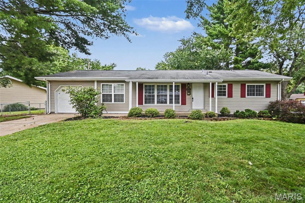 Welcome to this beautiful 3-bedroom, 1.5-bathroom home located in the desirable Whitecliffe Park 1 neighborhood.This charming west-facing home features a desirable open-concept floorplan, creating a seamless and airy flow throughout the main living areas. The updated kitchen is a standout, beautifully finished with sleek granite countertops and modern stainless steel appliances. Perfect for relaxation and privacy, the primary bedroom boasts its own attached primary bathroom and a large walk-in closet. The interior is completed by a blend of comfortable carpet and durable vinyl/laminate flooring, leading down to a partially finished basement that offers excellent versatility for your lifestyle needs. Step outside to find a fully fenced-in backyard, ideal for outdoor gatherings and activities, along with the convenience of an attached 1-car garage. This property presents an exceptional opportunity to embrace a comfortable and convenient lifestyle near local parks, restaurants, and vibrant city activities.