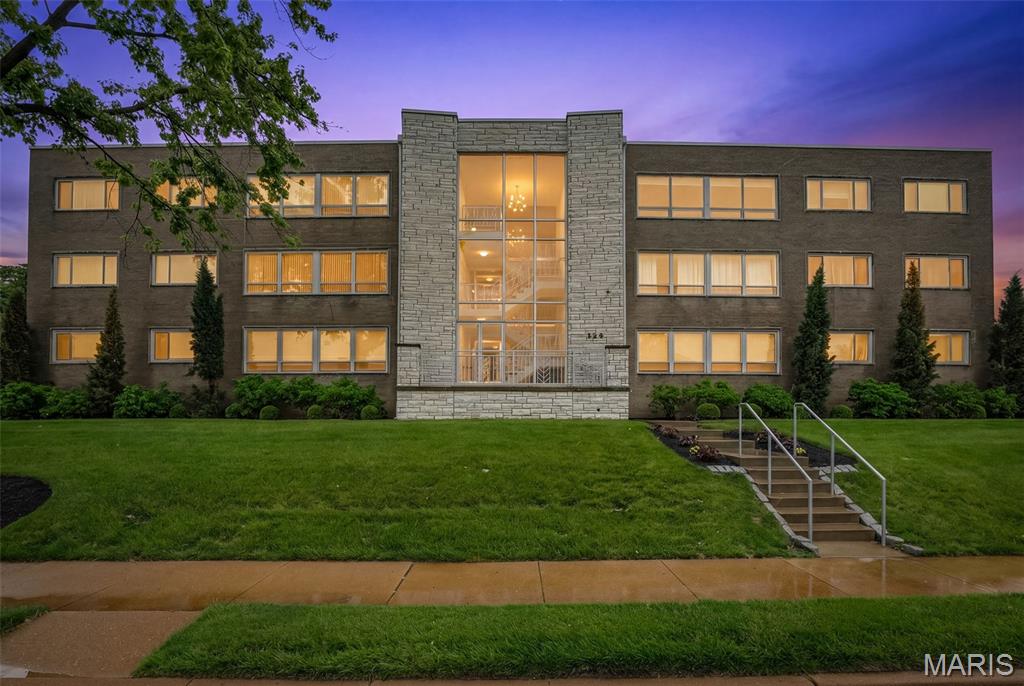 Presenting an exceptional opportunity at 520 S Brentwood BLVD 2D, CLYTN, MO 63105. This distinguished condominium, constructed in 1962, offers a sophisticated urban living experience, meticulously designed to cater to a discerning clientele. This residence represents an unparalleled opportunity to acquire a property where refined living and strategic location converge. Roof was just replaced and is 1 yr old on the building.  This one will impress and is move in ready! Building has 12 units and is within walking distance to the heart of Clayton, Shaw Park, and the MetroLink.  The unit also has washer/dryer unit that stays with it.  Custom closets have been installed, and the key word is LOCATION! There is a secure parking garage, elevator for easy move in, and a storage locker for those extra items.  Don't miss out on this opportunity to be in Clayton. Schedule an appointment and see for yourself!!!!
