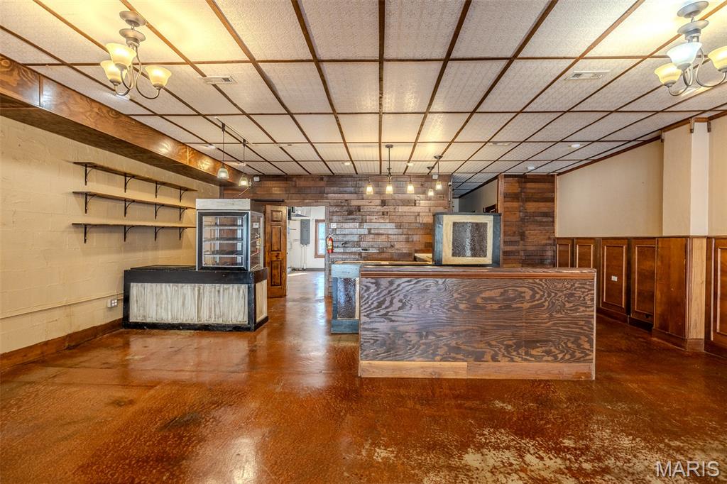 Bell-Wyrick Sub - Commercial Sale