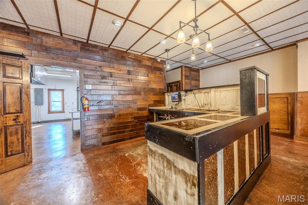 Bell-Wyrick Sub - Commercial Sale