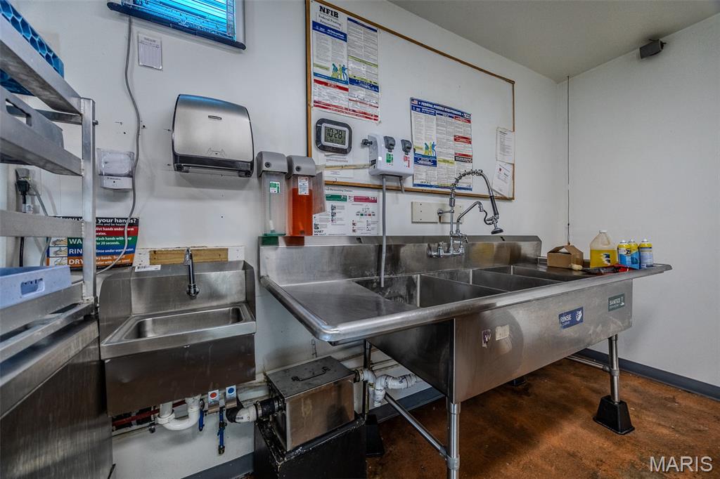 Bell-Wyrick Sub - Commercial Sale