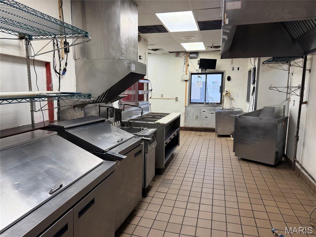 Court I - Commercial Lease