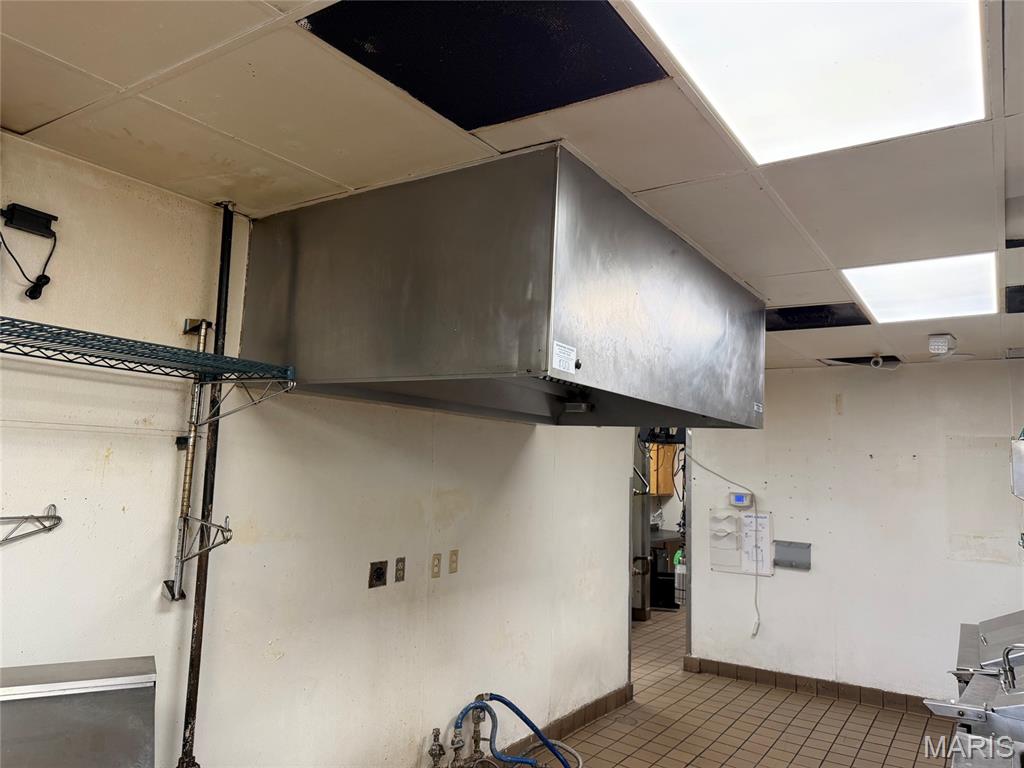 Court I - Commercial Lease