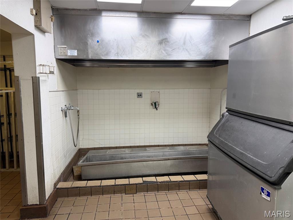 Court I - Commercial Lease