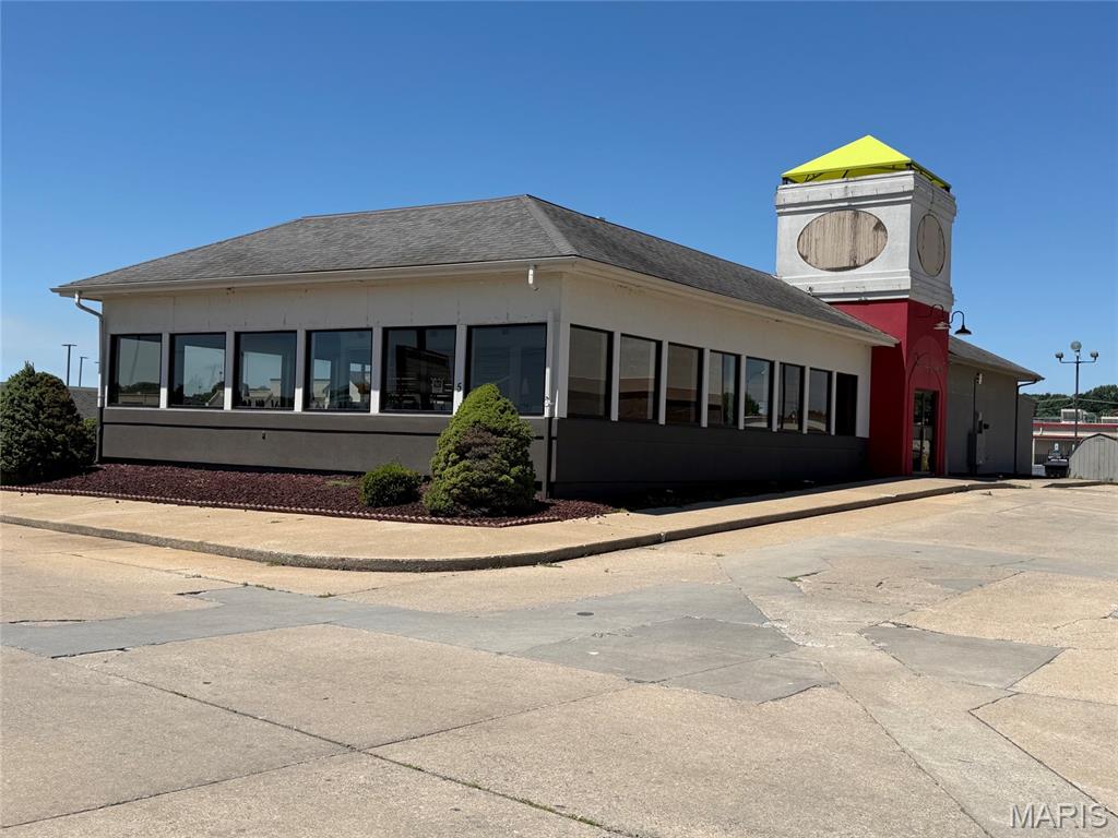 Court I - Commercial Lease