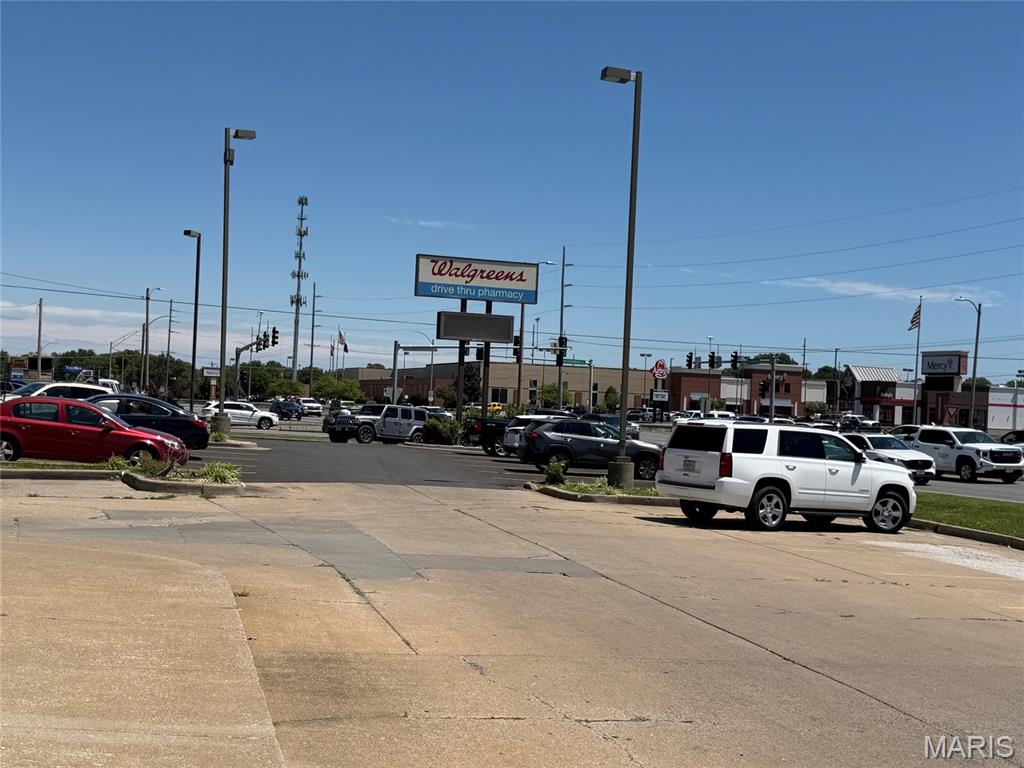 Court I - Commercial Lease
