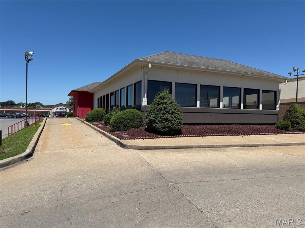 Court I - Commercial Lease