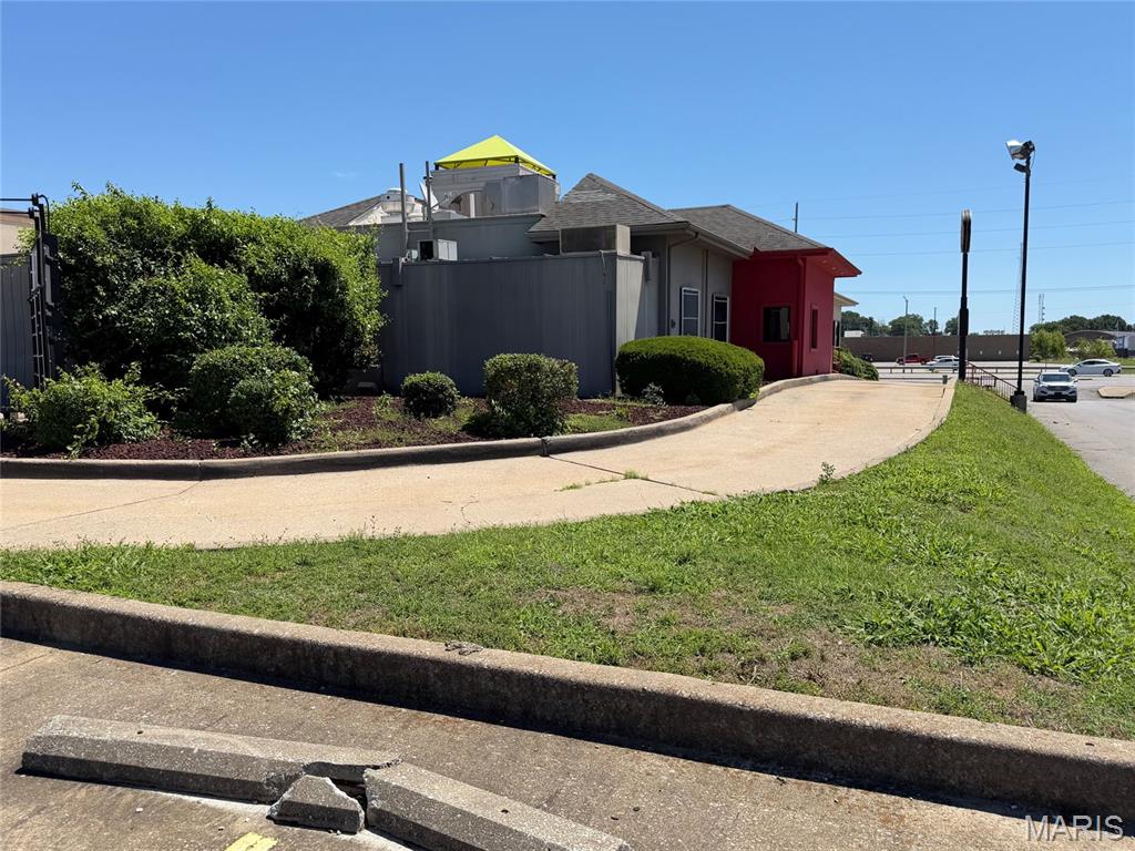 Court I - Commercial Lease