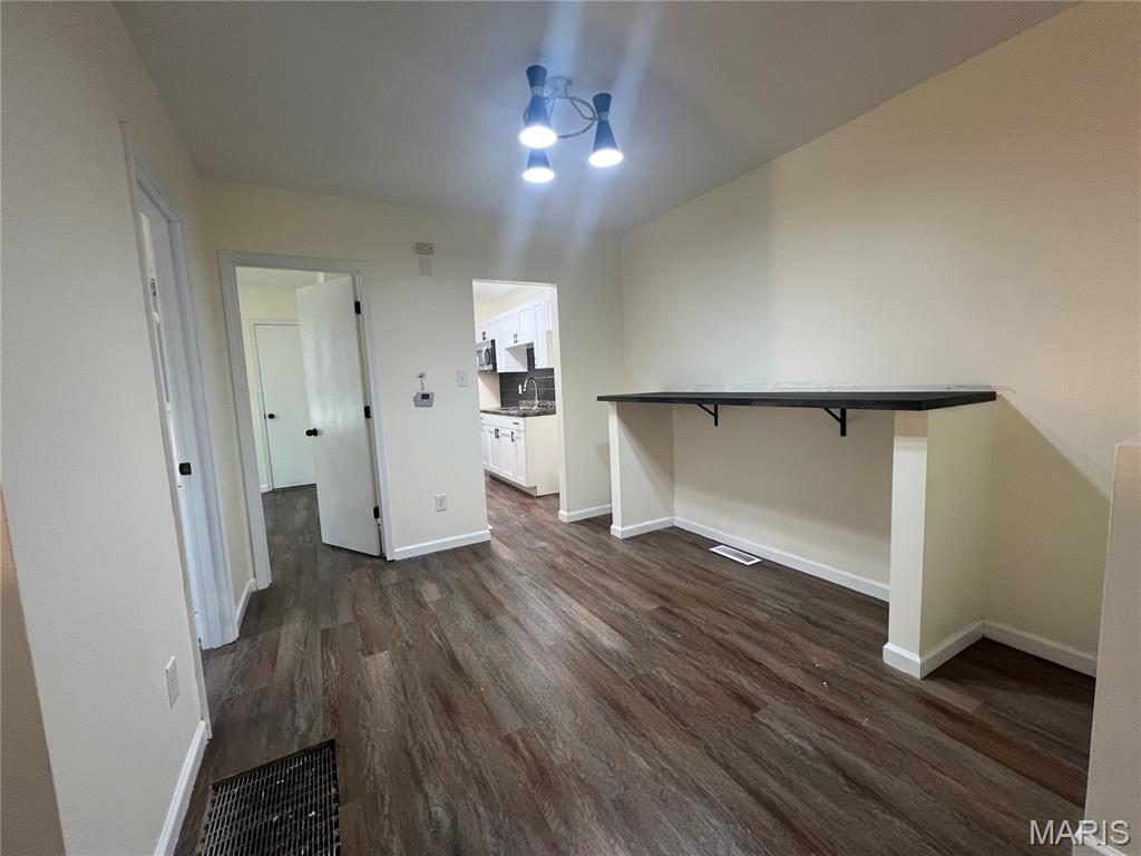West Walnut Manor - Residential