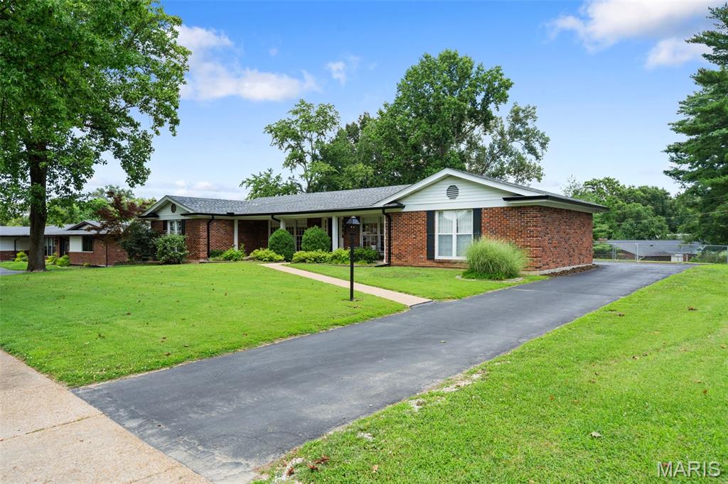 Ladue Trails Sec Of The Village Of - Residential