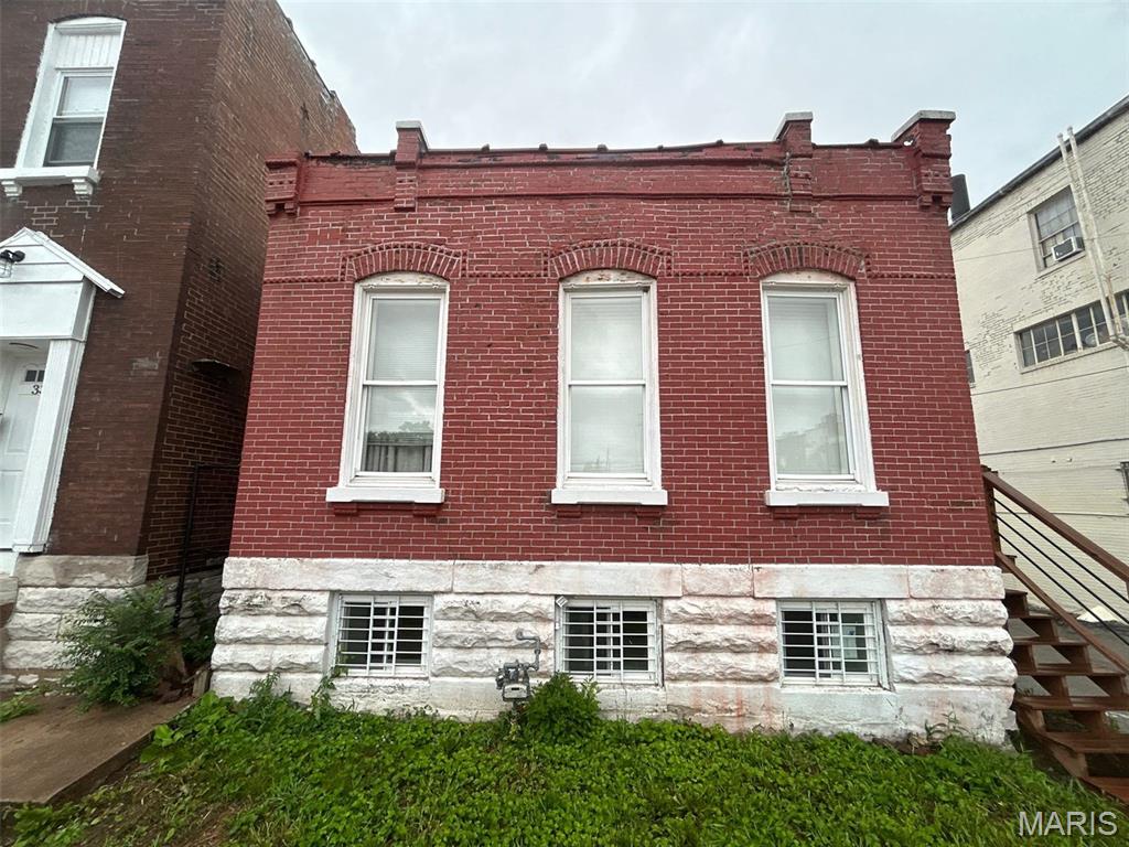 Welcome to 3342 Iowa Street, a charming 3-bedroom home located in the heart of South St. Louis! Situated just blocks from the vibrant Cherokee Street district, you’ll enjoy easy access to some of the city’s best restaurants, shops, art galleries, and entertainment.

 The functional floor plan offers three bedrooms, making this home ideal for owner-occupants, first-time buyers, or investors looking to add to their portfolio. The property features a private backyard with plenty of space for outdoor gatherings, gardening, or future improvements.

Whether you’re looking for a place to call home or a great investment opportunity in a thriving neighborhood, this property offers exceptional potential and a highly desirable location. Conveniently located near parks, schools, major highways, and all that South City has to offer.

Don’t miss your chance to own a home within walking distance of Cherokee Street’s unique culture and amenities. Schedule your showing today!