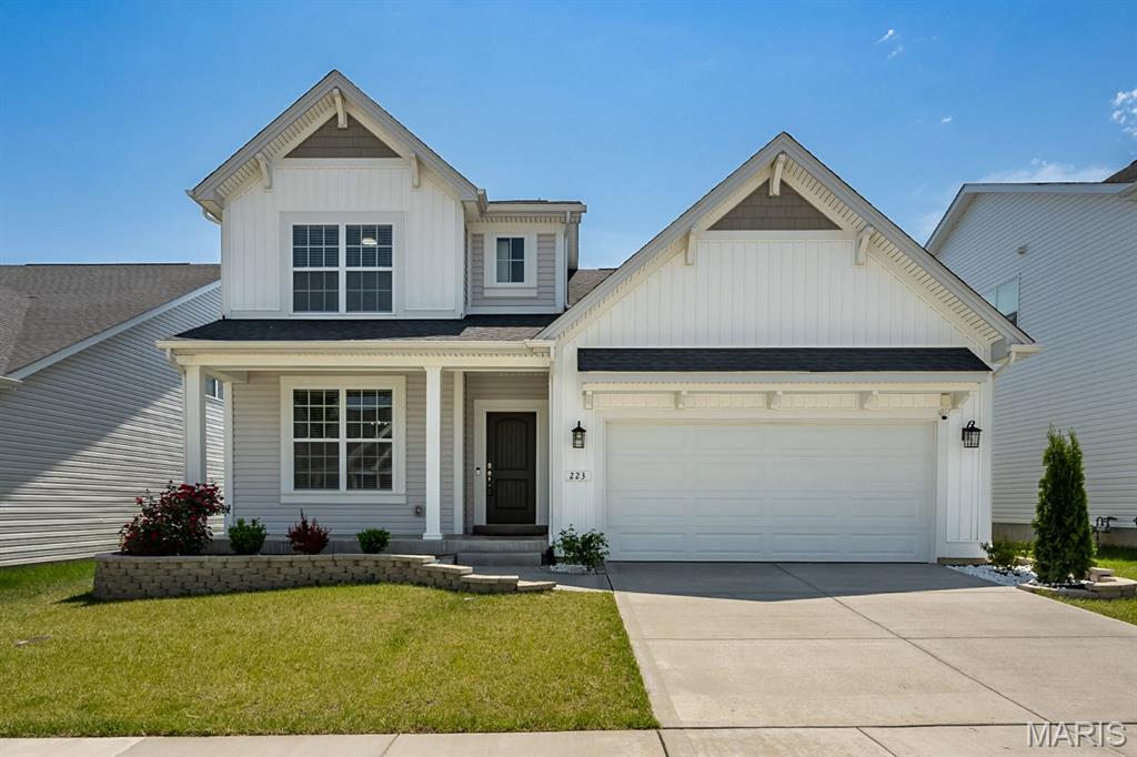 The main floor living area features a spacious open concept kitchen, dining, and living room and a Powder room. Kitchen is equipped with gas stovetop, new stainless steel appliances, quartz countertops, and fully equipped cabinets which makes it ready to move in. Upper level features a large master suite with attached luxury full bath, a dual walk-in closets, an open loft area. Two additional bedrooms have walk -in closets and a shared hall bath. Laundry is a breeze with a washer and dryer conveniently located on the second floor

Tenat is responsible for all utilities including gas, electricity, water, sewer and grass. No smoking is allowed. Renter should buy rental insurance before moving in. Landlord pays for HOA & Property taxes.