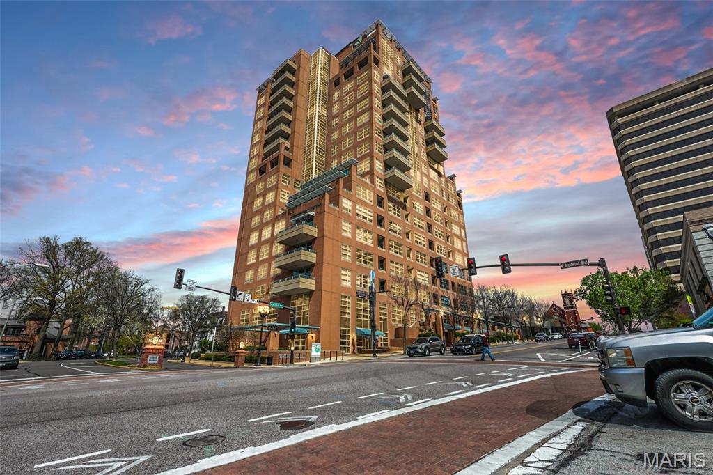 Experience luxury living at Maryland Walk in Clayton! This 2-bed, 2-bath condo features 11’ ceilings, gleaming hardwood floors, & expansive windows that bathe the open-concept layout in natural light. The gourmet kitchen boasts 42” cabinets, granite countertops, & stainless steel appliances, including gas range, wall oven, dishwasher, & range hood. The primary suite offers a custom walk-in closet & a spa-like bath w/ dual sink & a soaking tub. Enjoy in-unit laundry, private balcony, 2 assigned garage spaces, & dedicated storage. Amenities include a 24-hour doorman, state-of-the-art fitness center, rooftop terrace, pool, lounge, coffee room, meeting space, & 3 reservable guest suites. Located in the heart of Clayton, you’re steps from Shaw Park, upscale shopping, fine dining, & cultural attractions. This prestigious condo offers the perfect blend of luxury & convenience in one of St. Louis’ most walkable neighborhoods. Don't miss this opportunity, schedule your showing today! Location: Interior Unit, Suburban