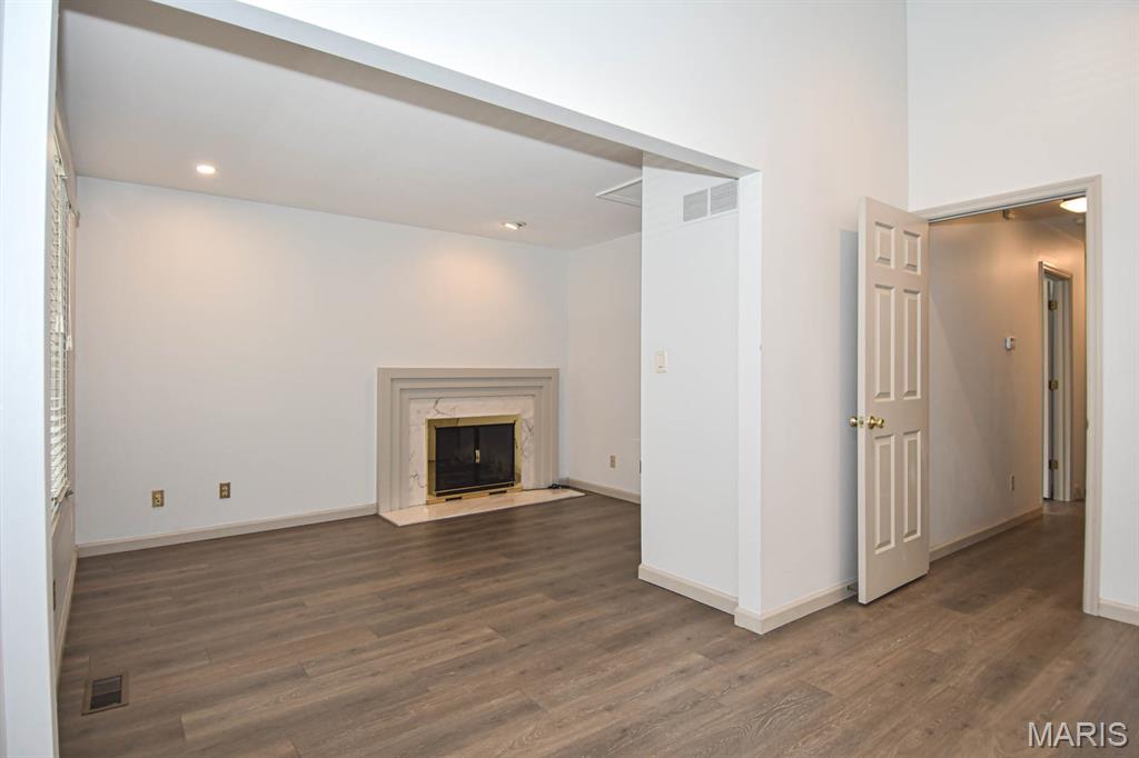 Lindell Place - Residential Lease