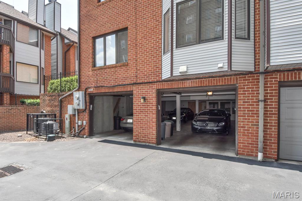 Lindell Place - Residential Lease