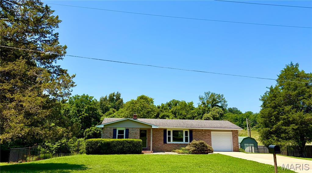 FRESH & PRISTINE! The weather isn’t the only thing that’s sizzling .... this updated and
move-in ready gem sparkles * Soooo much to love.... new carpeting, fresh paint, open floor
plan, fenced back yard and utility shed * Ideal for empty nesters, first time buyers or anyone
looking to own instead of rent! * The kitchen offers beautiful custom cabinetry, vaulted ceiling,
skylights, center island/breakfast bar and SS appliances * The finished walkout lower level
features a spacious family room, office (utilized as a bedroom with it’s own full bath!), laundry
room complete with washer & dryer and a “safe room” under the garage * Prepare to be
amazed and start packing!