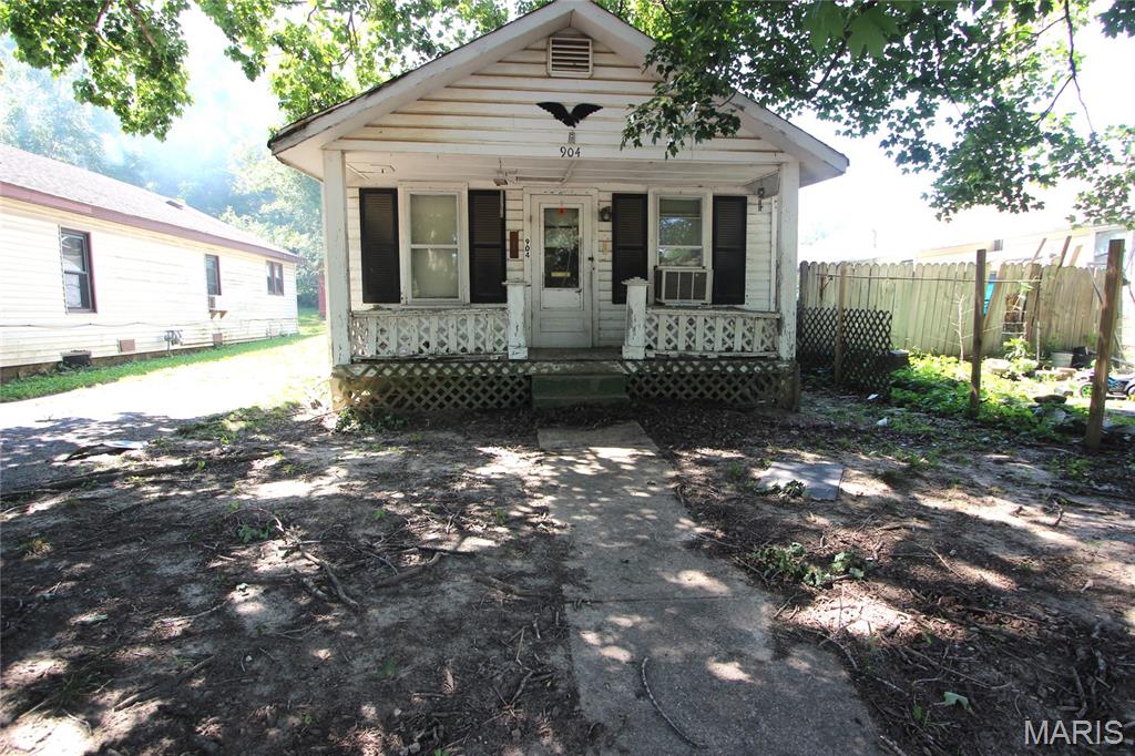 Fixer-upper! This 3 bed, 1 bath home offers a great investment opportunity with plenty of potential to restore and add value. Bring your vision and make it your own—schedule a showing today!