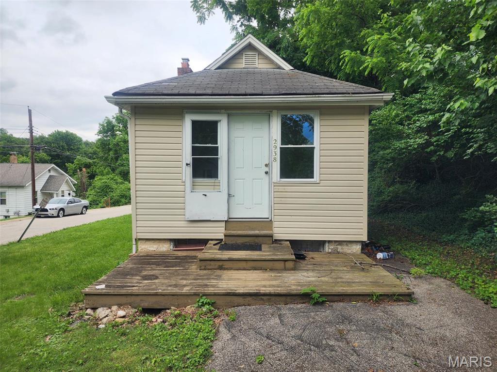 Charming 1 bed, 1 bath home situated on a huge lot with endless potential! This fixer-upper is perfect for investors, flippers, or buyers looking to bring their vision to life. The oversized lot offers plenty of room for expansion, outdoor entertaining, gardening, or future possibilities. Home is being sold as-is. Don’t miss this opportunity to transform this property into something special!