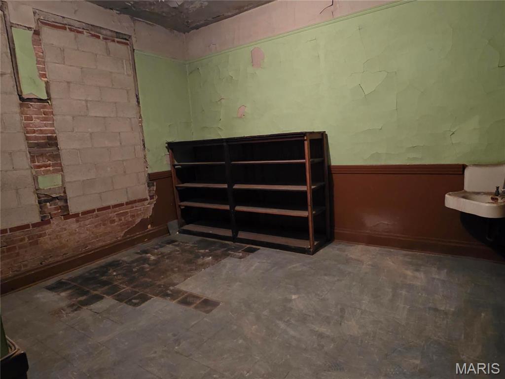 n/a - Commercial Sale