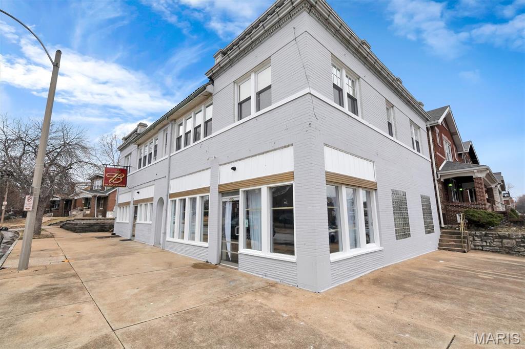 Investment Opportunity: Historic Dutchtown Gem!
Discover this remarkable income-generating property at the prime intersection of Bamberger and Meramec, featuring a thriving restaurant/bar and two spacious apartments. This iconic building offers and endless potential.
Upstairs Living: Two beautifully maintained apartments with modern windows showcase the building's rental potential. The north unit boasts two bedrooms, one bath, and an upgraded furnace, while the south unit offers an expansive three-bedroom, one-bath layout. Both units are vacant.
Restaurant & Bar Excellence: The crown jewel of this property is its vibrant main-floor establishment This turnkey investment property combines steady residential income with a successful commercial operation. An unmissable opportunity for the savvy investor. Don't miss your chance to own this piece of Dutchtown history!
Parking lot across street also comes with property. "Duplicate 25008825"