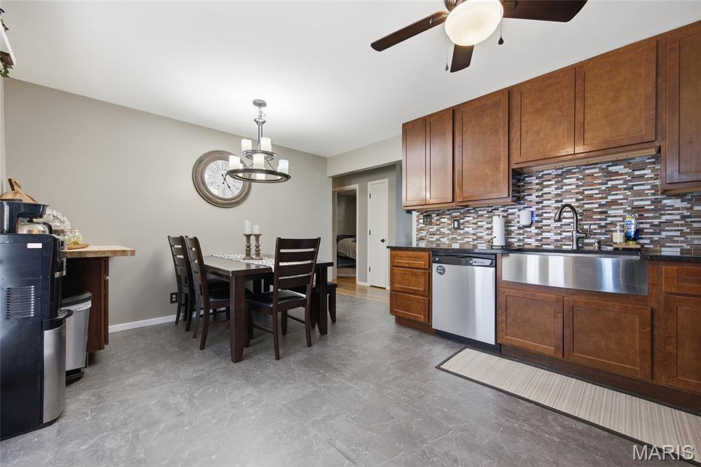 Weber Hill Manor 04 - Residential