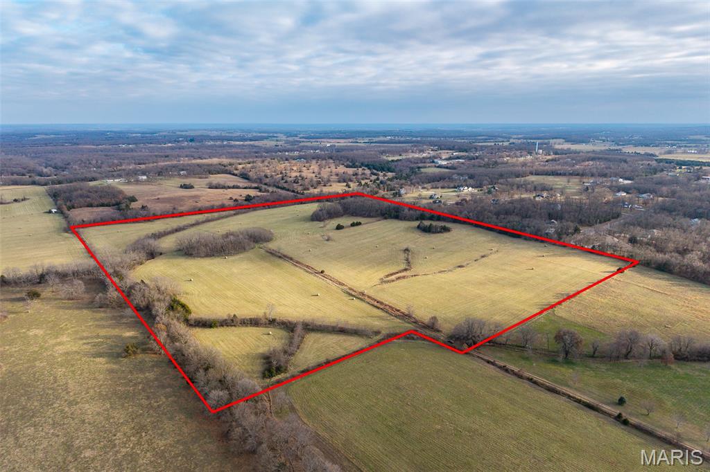 Discover 55 acres m/l just outside the Lebanon city limits—an excellent opportunity to build your dream home with space to roam. Mostly pasture with mature trees, this property is well-suited for a hobby farm or future development with restrictions. Conveniently located near the hospital and close to I-44.