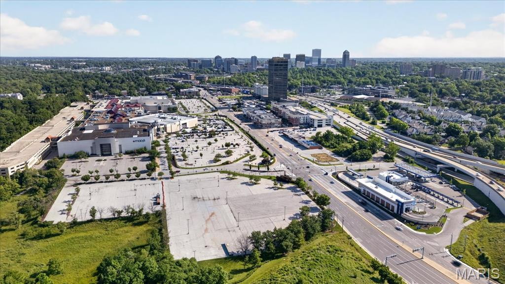 Brentwood Forest Condo Ph Five - Residential