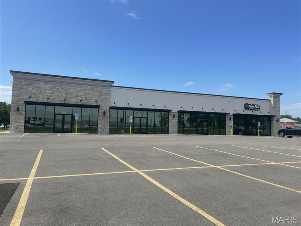 New Construction Retail or Office Opportunity 
• 3,600 SF Available — divisible into two 1,800 SF bays
• Join established high-traffic tenant Viet Pho Restaurant
• Prime corner location at Elm Point Industrial Drive & Elm Street
• Positioned near the growing New Town and Charlestowne communites and within the expanding Orchard Farm School District area
• Ample on-site parking
• Flexible Shell Space Available with White Box Delivery for Tenant Customization
• Strategic location between a large residential population and a thriving retail & industrial corridor
• Minutes from Dierbergs Market at Highway 370-opening Fall 2026
• Located within the expanding industrial corridor along Highway 370