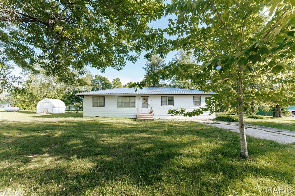 This 4 bedroom, 2 bath home located in the heart of Licking is within walking distance to schools, local amenities, and parks. Inside, you’ll be welcomed by an open layout filled with natural light, a cozy kitchen with ample storage, and a spacious pantry.
The master suite features two separate closets and a private bathroom complete with a jetted tub and standalone shower.
Step outside to a large, flat backyard with endless possibilities perfect for hosting BBQs, starting a garden, or simply relaxing and enjoying the space. With plenty of potential both inside and out, this property is ready to make your own!
Schedule a private tour today!