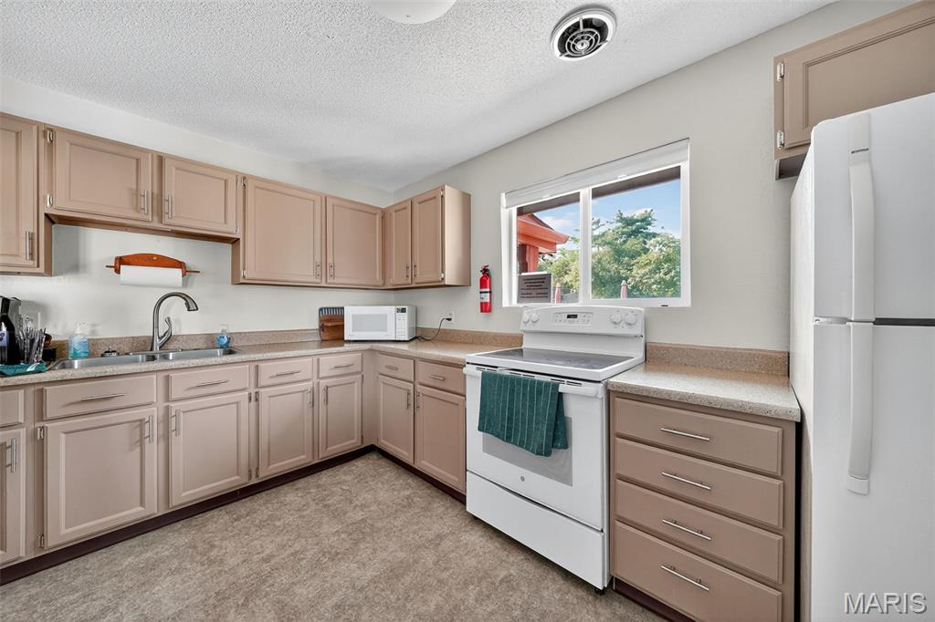 Chateau Country Club Condos - Residential