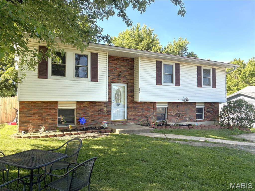 Take A LOOK AT THIS!  5 bedrooms, 2 baths with a large fenced yard in Desloge!  North County School District? YES! A Pool?  YES!  Large deck?  YES  Conveniently located?  YES!  Summer parties? YES!  Say YES today! 
Total living area = 1908sqft, above area = 1038sqft, below area = 870sqft