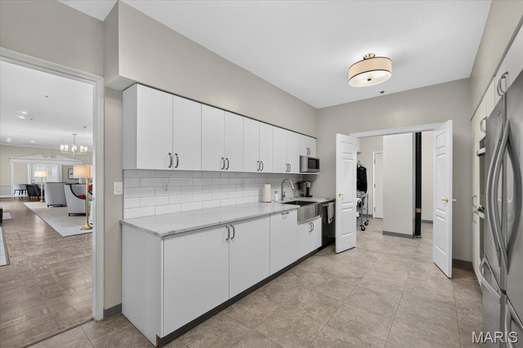 Eight-One-Six South Hanley Condominuim - Residential
