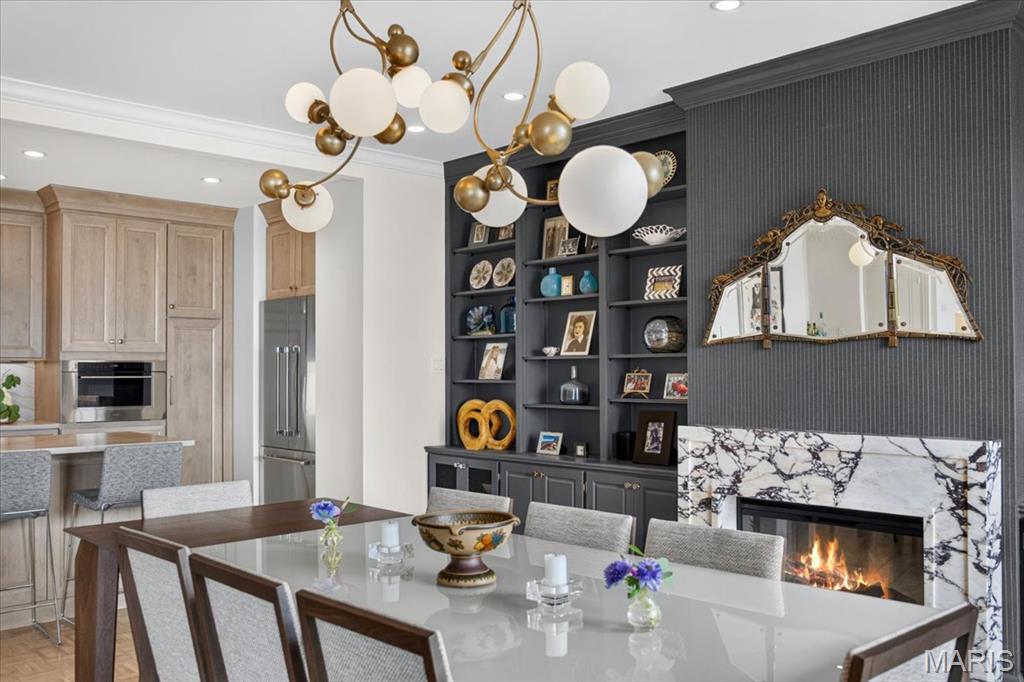 Eight-One-Six South Hanley Condominuim - Residential