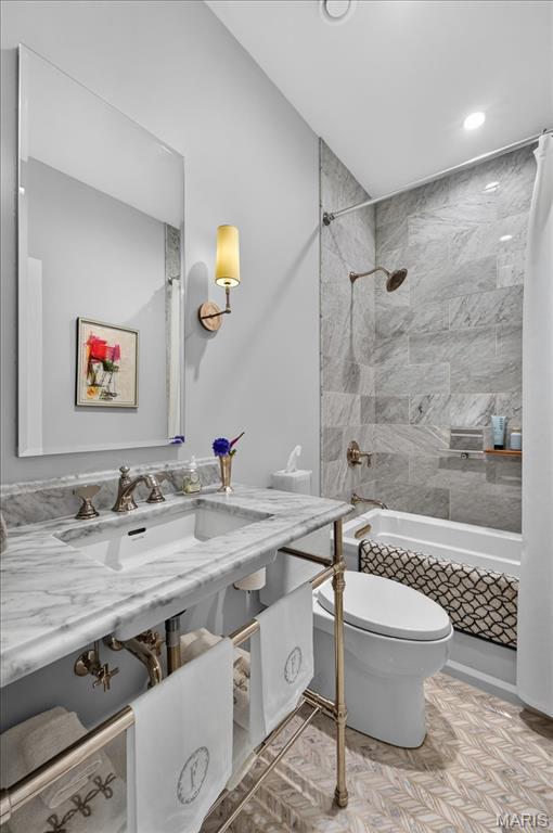 Eight-One-Six South Hanley Condominuim - Residential