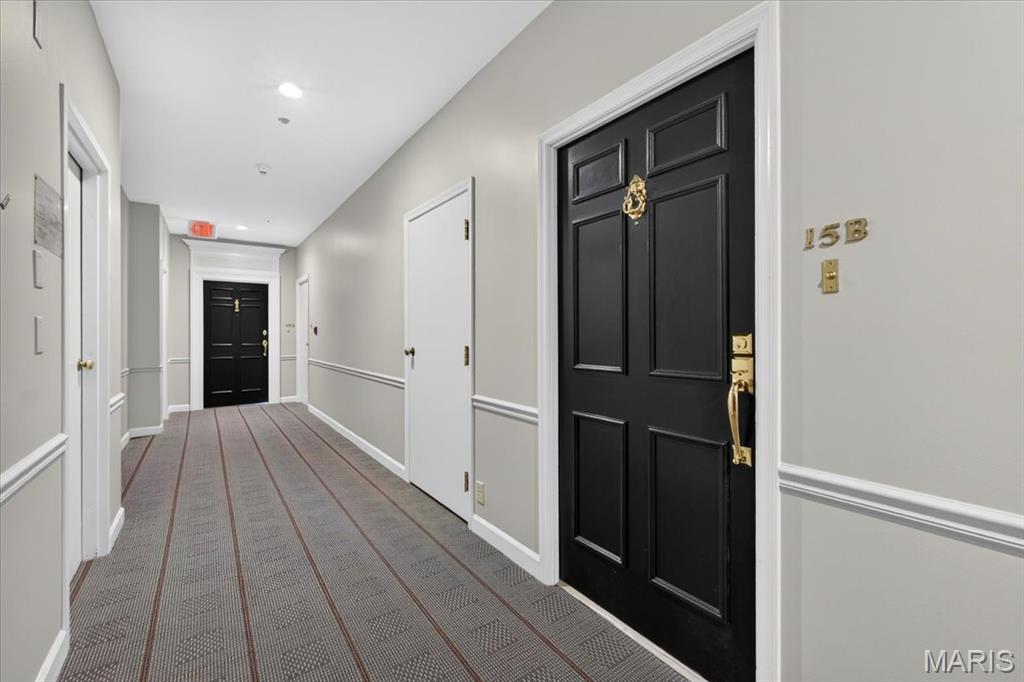 Eight-One-Six South Hanley Condominuim - Residential