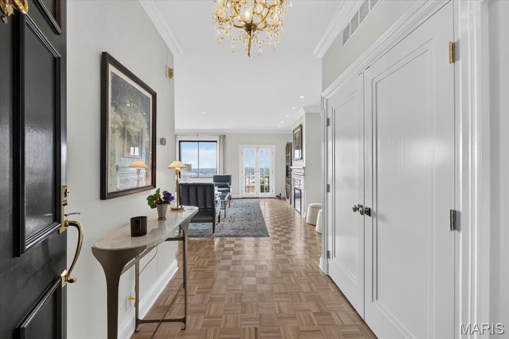 Eight-One-Six South Hanley Condominuim - Residential