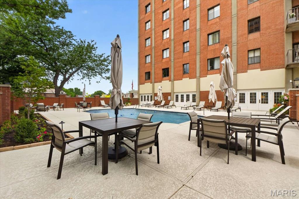 Eight-One-Six South Hanley Condominuim - Residential
