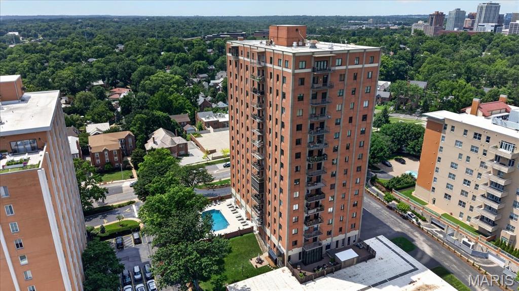 Eight-One-Six South Hanley Condominuim - Residential