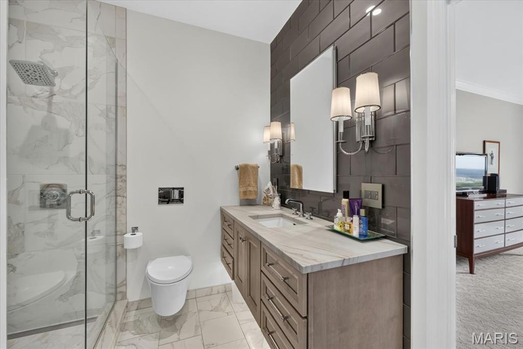 Eight-One-Six South Hanley Condominuim - Residential