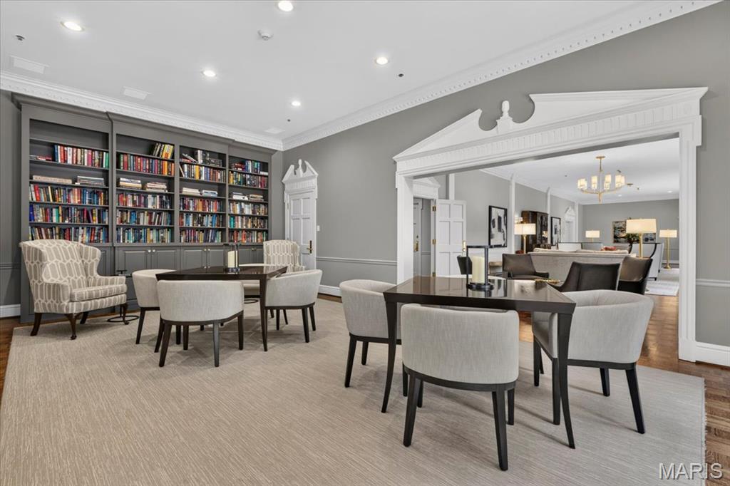 Eight-One-Six South Hanley Condominuim - Residential