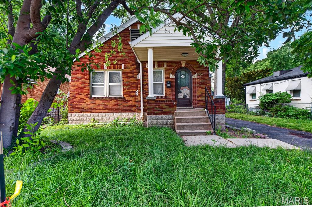 Great home with plenty of opportunity! Nestled on a quaint cul-de-sac this three bedroom two full bathroom is ready for its next owners. The home has plenty of space and partially finished basement offering even more space to gather as well as providing additional sleeping areas or office space. This home also has plenty of extras like the large backyard, deck and 2 car garage. Perfect opportunity for a first time home buyer or and investor looking to add to their portfolio.